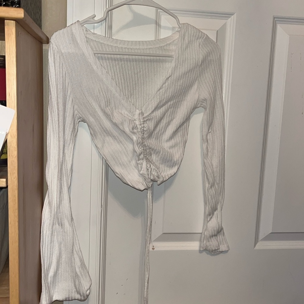 white crop top long sleeve